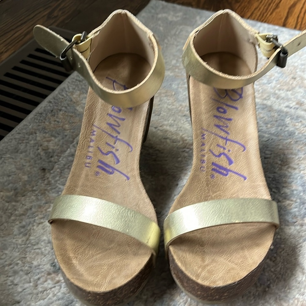 Gold wedges